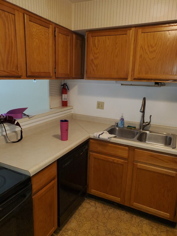 Foto del edificio - 5901 W Brown Deer Rd