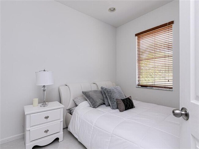 Foto del edificio - 3930 Sleepy Orange Ln