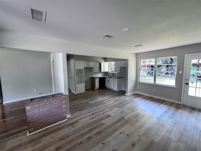 Building Photo - 5742 Flamingo Dr