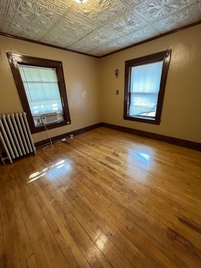 Building Photo - 3 Bedroom 1.5 Bath House