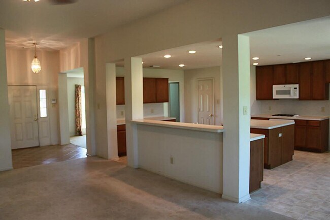 Building Photo - 15815 Merle Rd