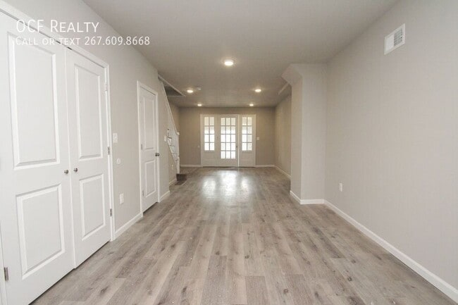 Building Photo - Three Bed Kingsessing Townhome