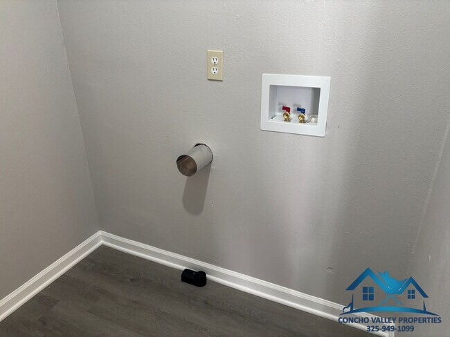 Building Photo - For Rent - 2 Bed/ 1 Bath in Arons Glen Addition