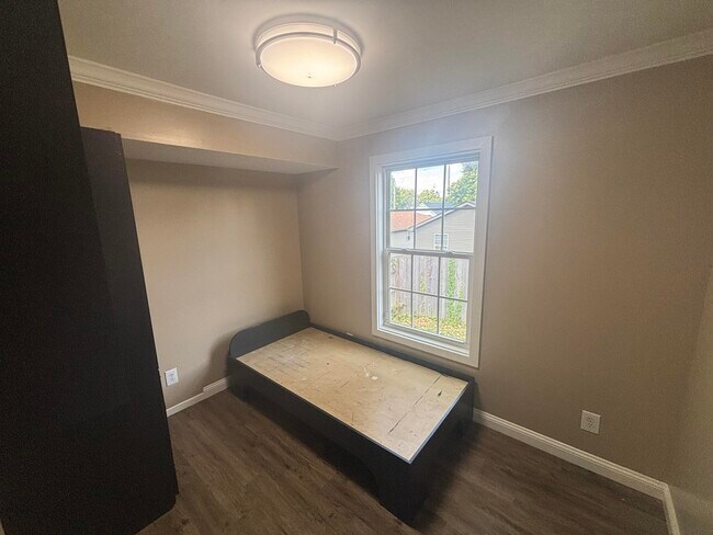 Foto del edificio - 173 Montmullin St