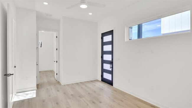 Foto del edificio - 6119 Atwood St