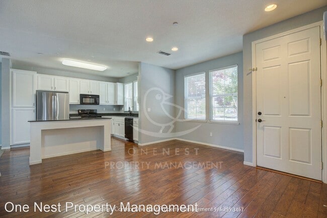 Building Photo - 3 br, 3 bath House - 862 Courtyards Loop