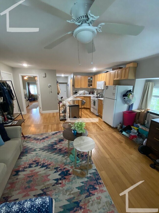 Building Photo - Huge 1 bed in a prime area with all the ex...
