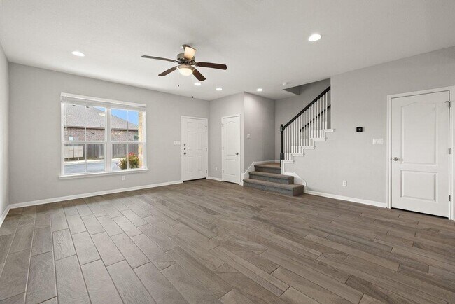 Foto del edificio - 718 Tinton Falls Ln