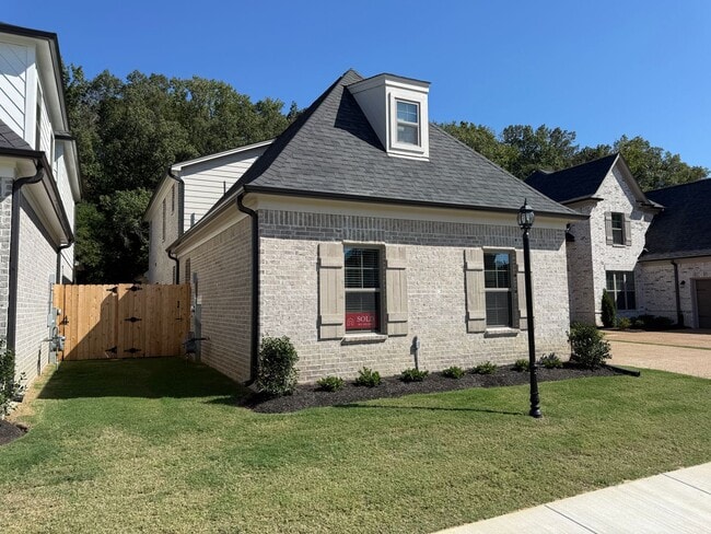 Building Photo - 592 Holden Dr