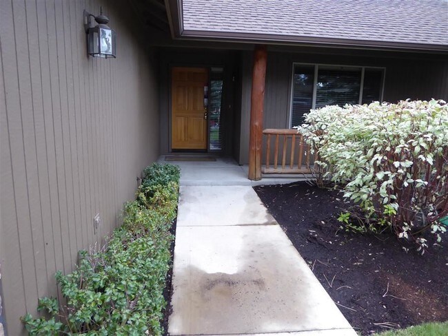 Building Photo - 3 br, 2.5 bath House - 19953 SW Porcupine ...