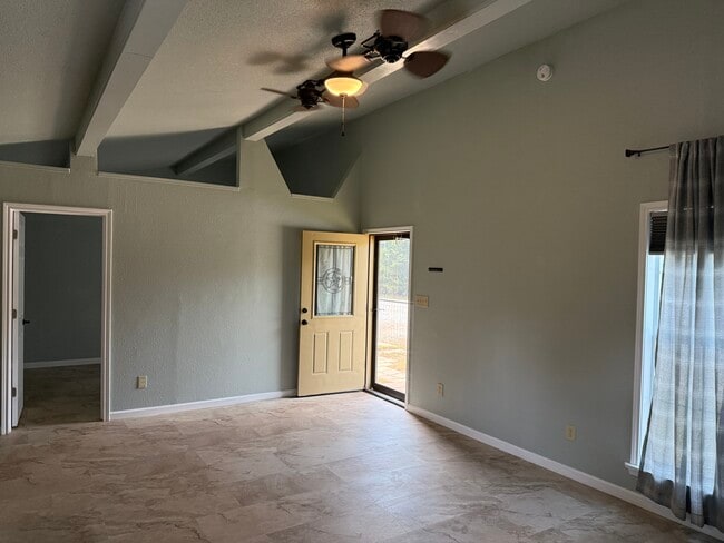 Building Photo - 3846 Fruitland Rd