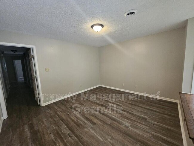 Foto del edificio - 510 Woodside Ln