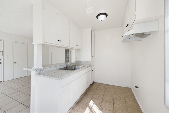 Photo - 1224 Normandie Ave Apartment