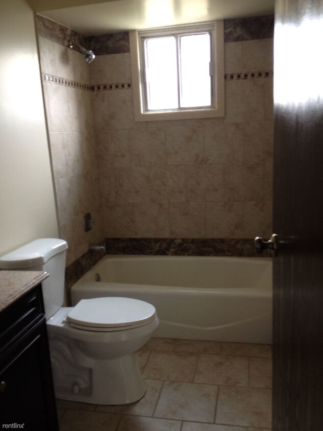 Foto del edificio - 605 W 65th St