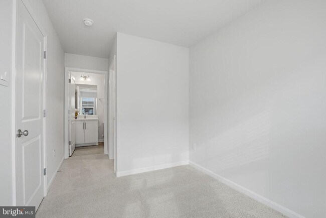 Building Photo - 818 Bond St