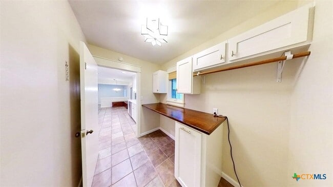 Building Photo - 805 Timber Dr