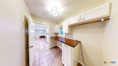 Building Photo - 805 Timber Dr