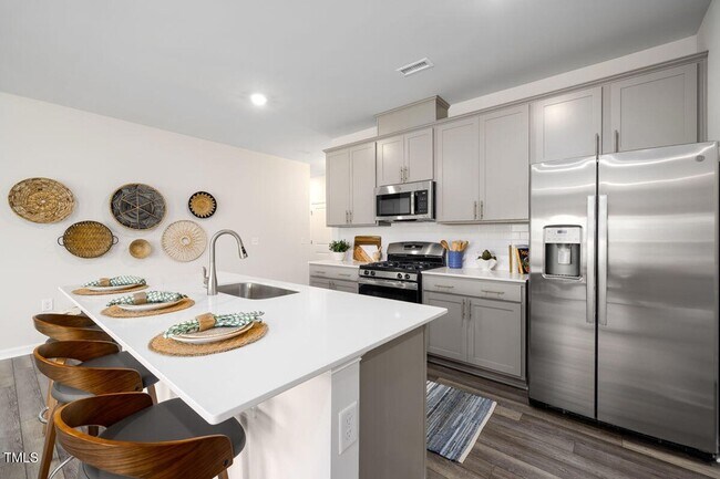 Foto del edificio - 713 Hough Pond Ln