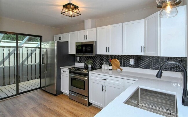 Building Photo - 5603 Summerside Ln