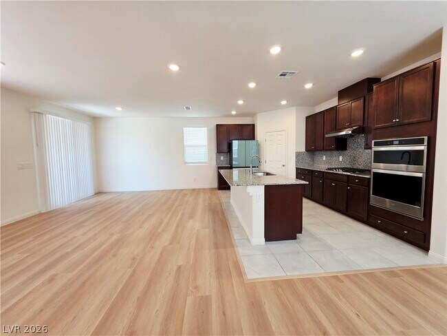 Building Photo - 5735 Holbeche St