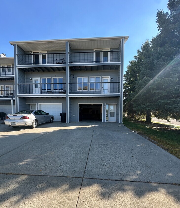 Primary Photo - 941 Neptune Blvd