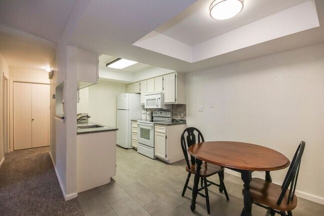 Foto del edificio - 2 Bed / 1 Bath Condo South Tulsa - Availab...