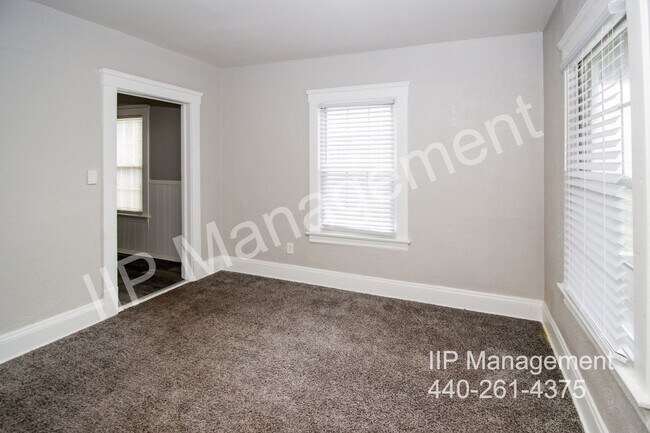 Foto del edificio - 9903 Sladden Ave