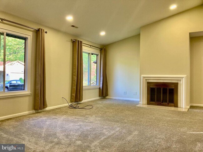 Building Photo - 16 Aquarius Ct