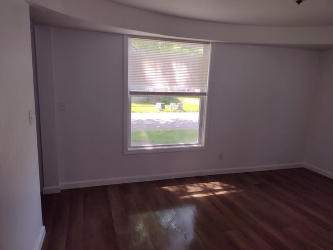Building Photo - 31 E Hanover St