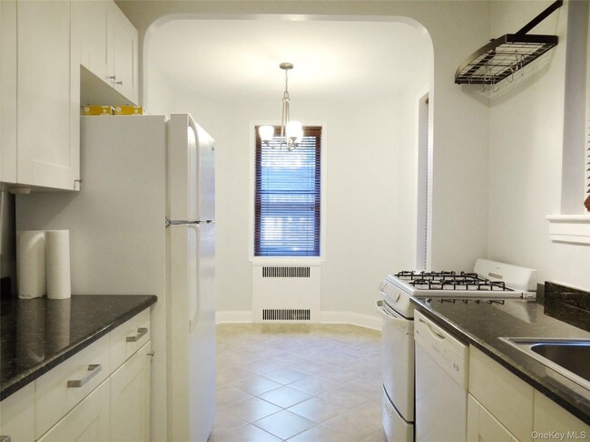 Building Photo - 88-12 Elmhurst Ave