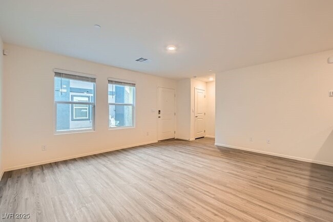Building Photo - 4859 Wine Rdg Ave