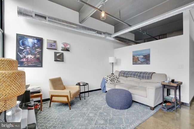Building Photo - 1701 Tulip St