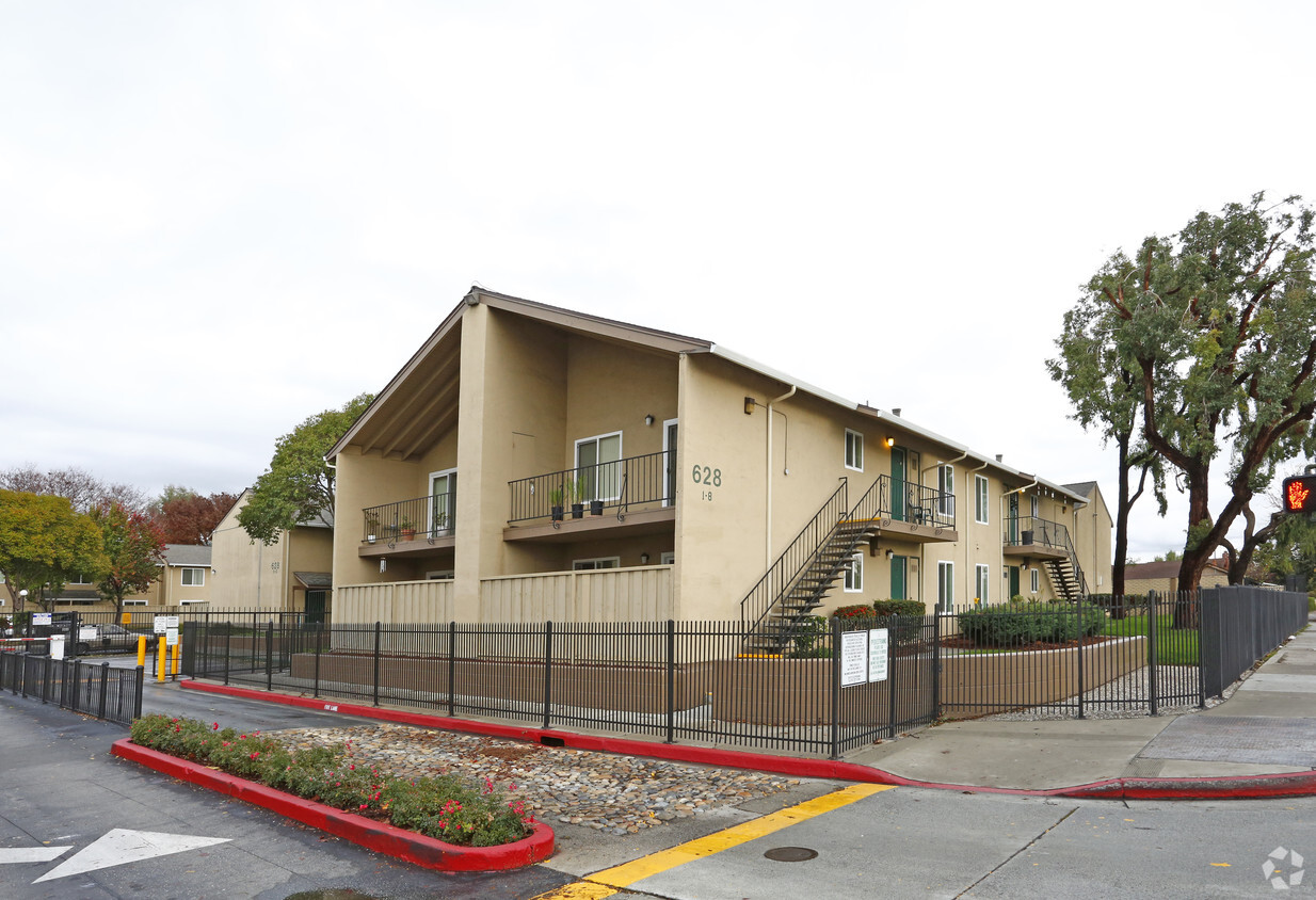 Building Photo - Las Casitas Apartments