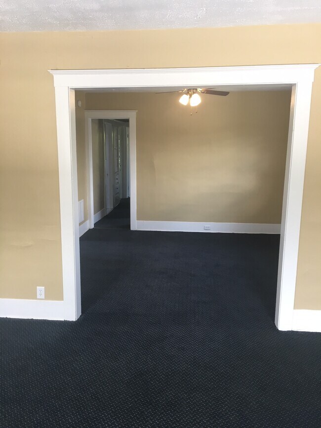 Building Photo - 1502 Hertel Ave