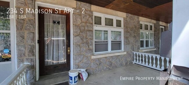 Building Photo - 2nd Floor: 1 Bedroom / 1 Bathroom Apartmen...
