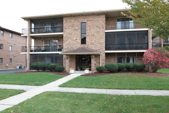 Foto del edificio - 16749 Paxton Ave