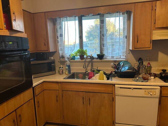 Building Photo - Long Realty & Property Management - 4 Bed ...