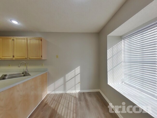 Building Photo - 3373 Millcrest Pl