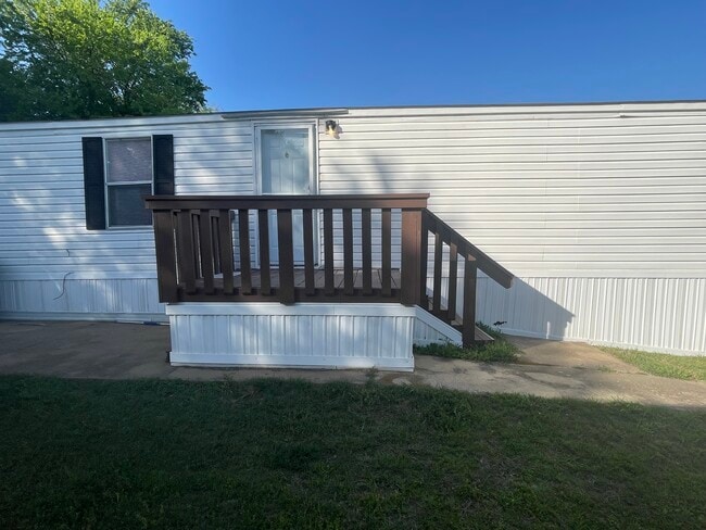 Foto del edificio - 5012 Shoreline Cir W