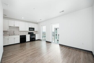 Interior Photo - Vera on Broad