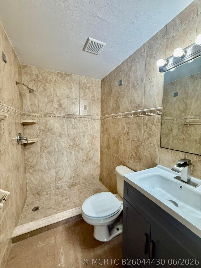 Foto del edificio - 2050 Oleander Blvd