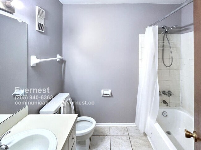 Foto del edificio - Comfortable and Convenient 3-Bedroom Townh...