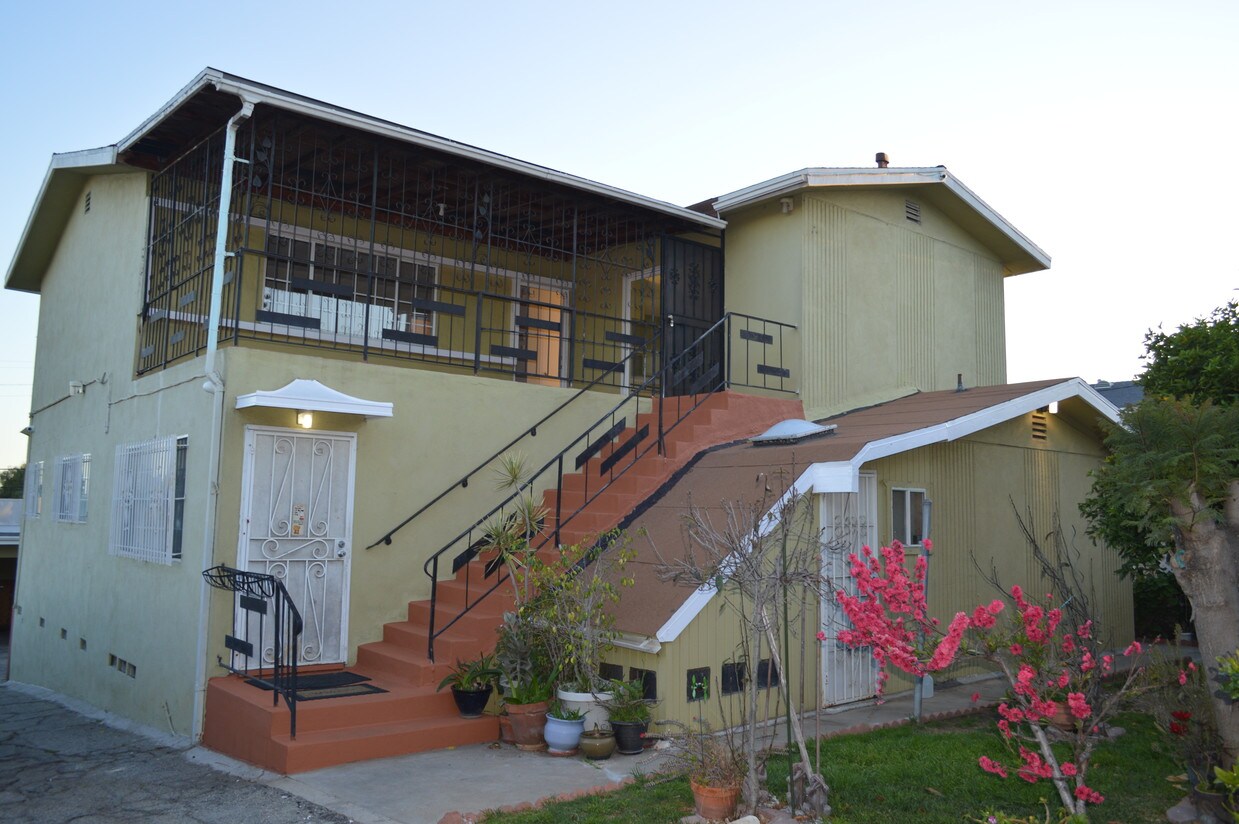 Unit for rent is on top - 4418 W 64th St