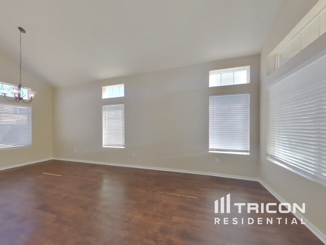 Building Photo - 718 Anderson Way
