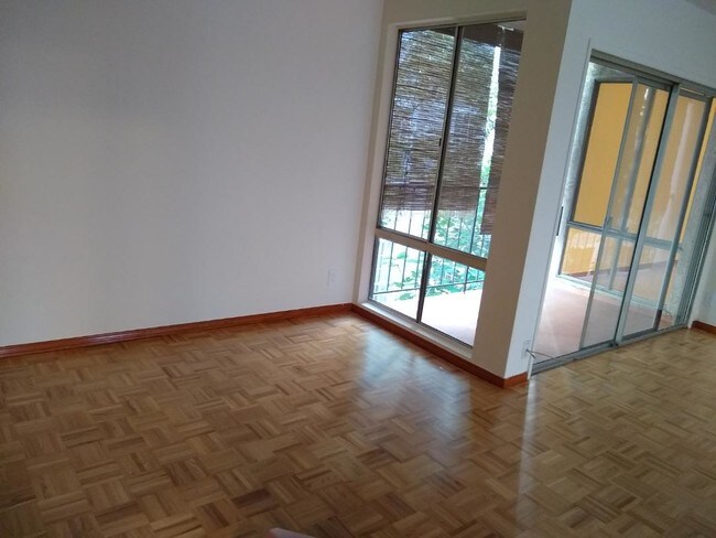 Building Photo - 528 N Jackson St