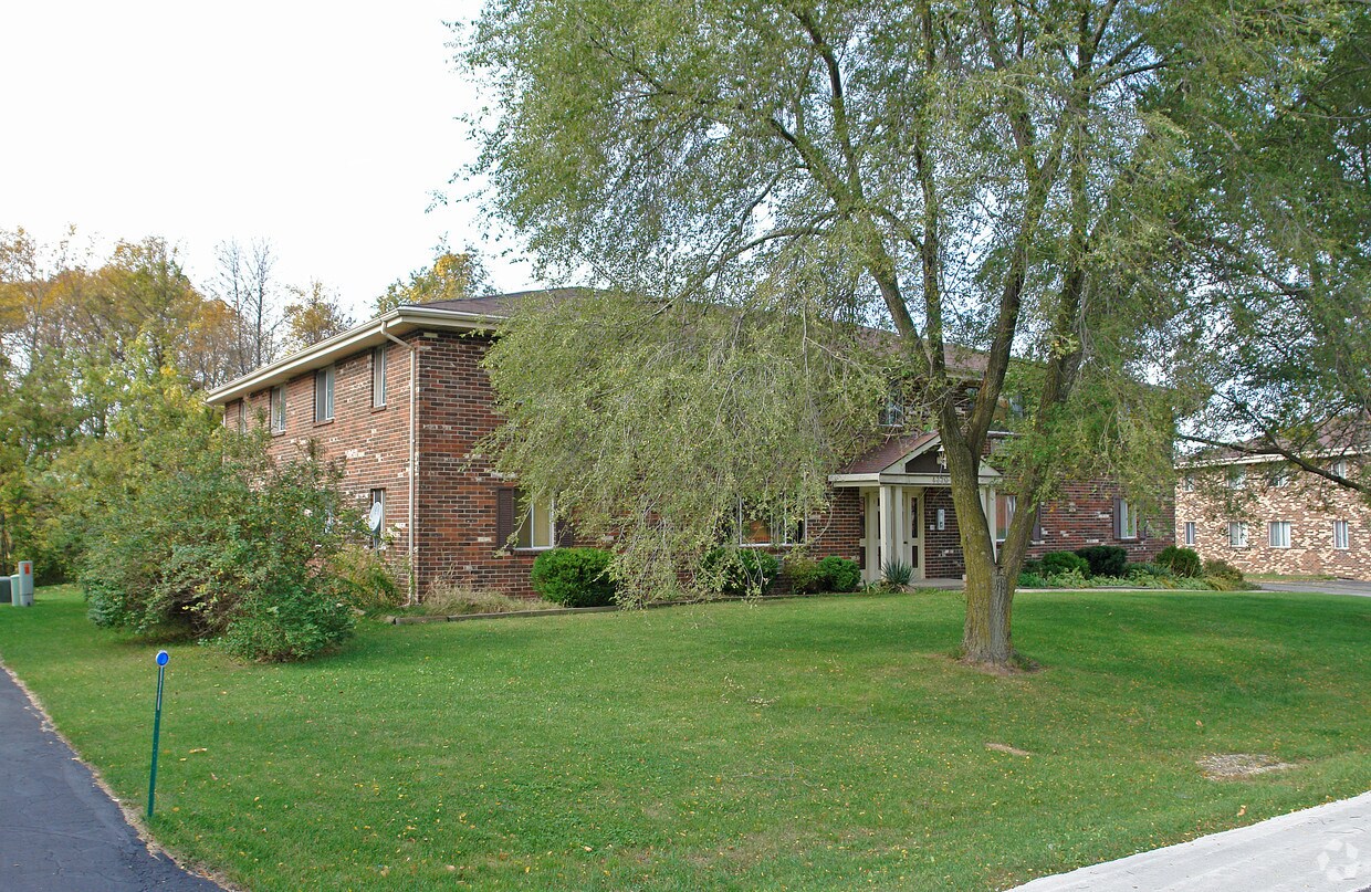 Building Photo - 4330 Kennedy Dr