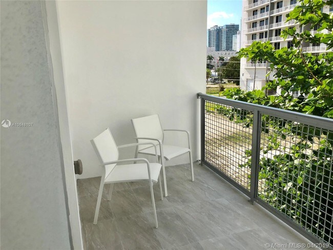 Foto del edificio - 481 NE 29th St