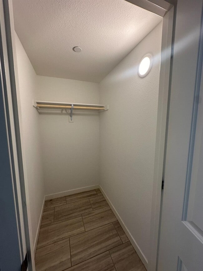 Foto del edificio - 4249 Hillside Rd