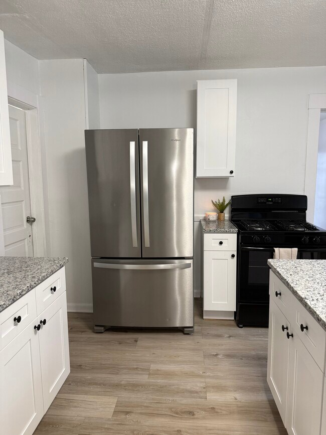 Foto del edificio - 1825 Clover Ave