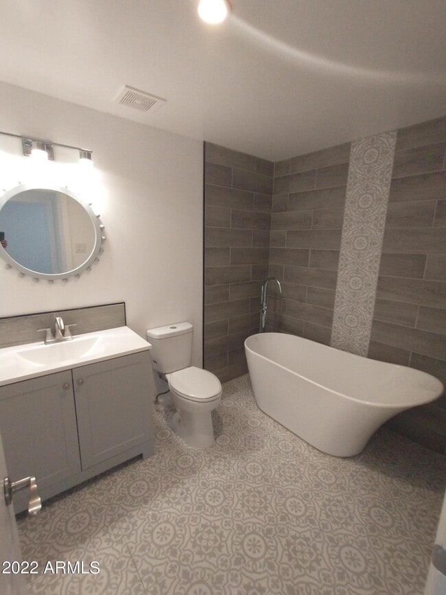 Building Photo - 13802 N 17th Ave